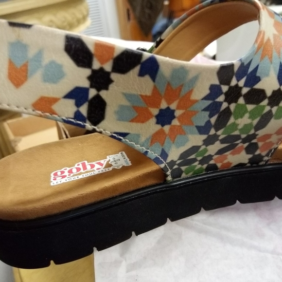 🆕Goby SandalsNEW🍀Size 11🍀New in box📦 fits to size,lovey neutral color print - Picture 2 of 16